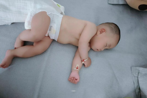 黑河3个月宝宝怎么抱